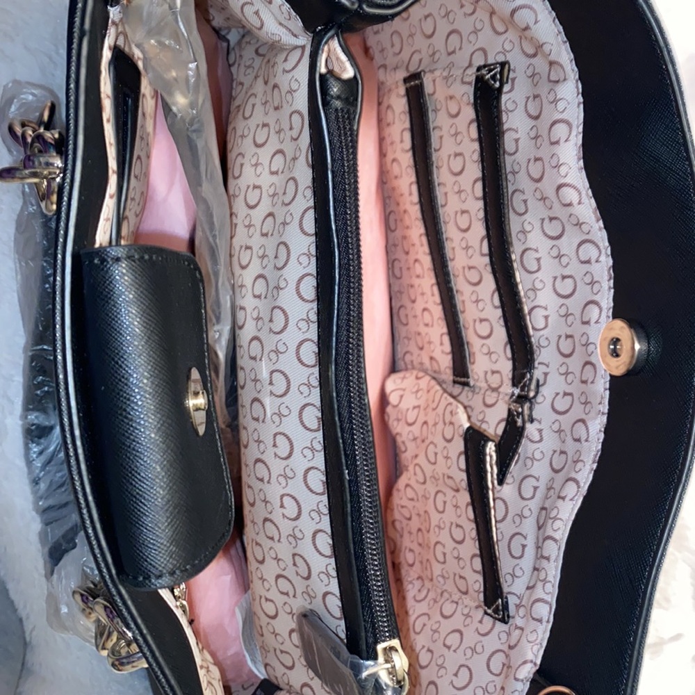 Guess Purse - Picture 4 of 9